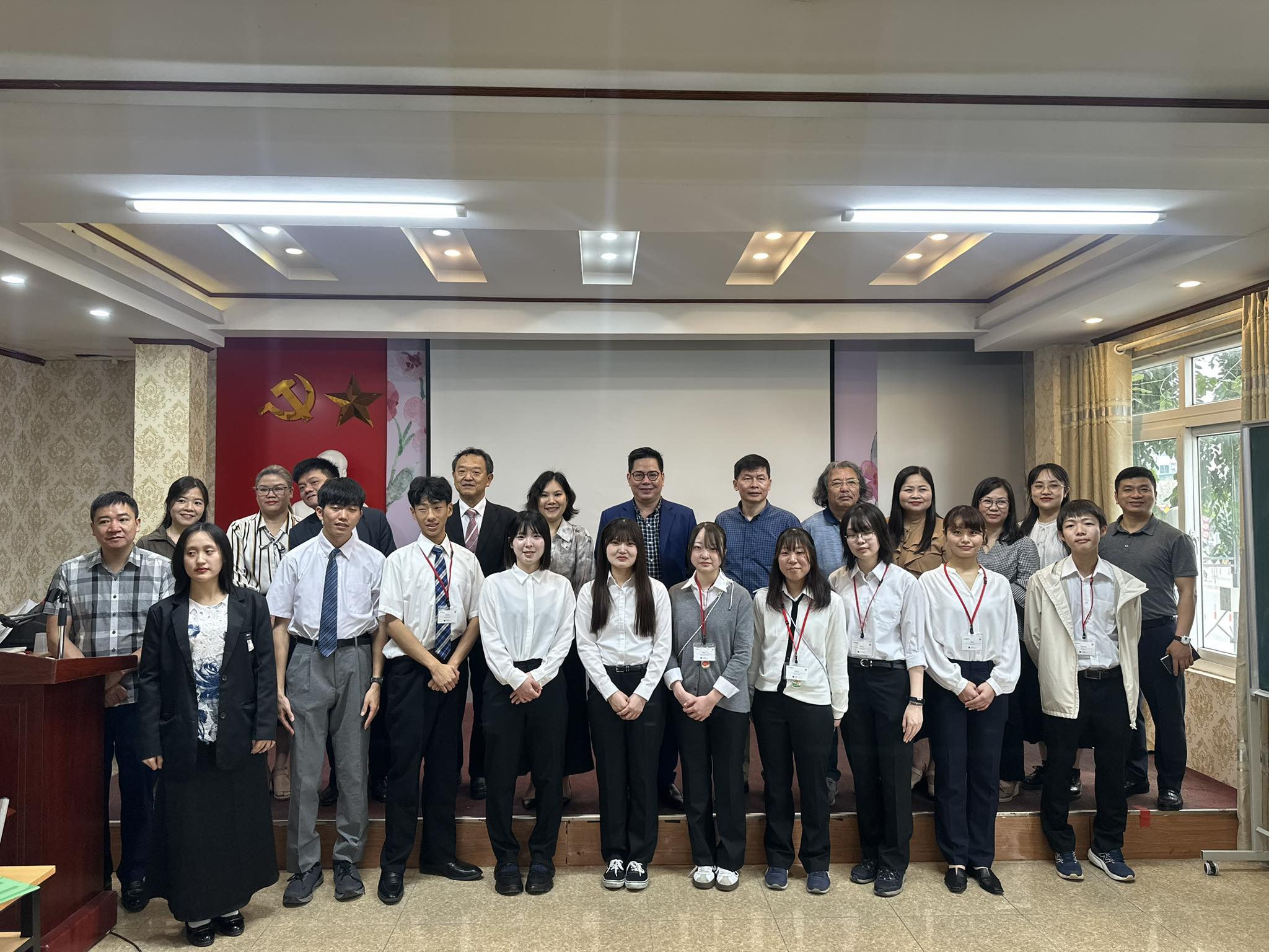 Chương trình Twincle: Khi tri thức vật lý vượt qua rào cản ngôn ngữ 