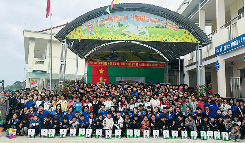 “Mùa đông ấm” 2025: Một chút nắng vàng – Muôn vàn hơi ấm