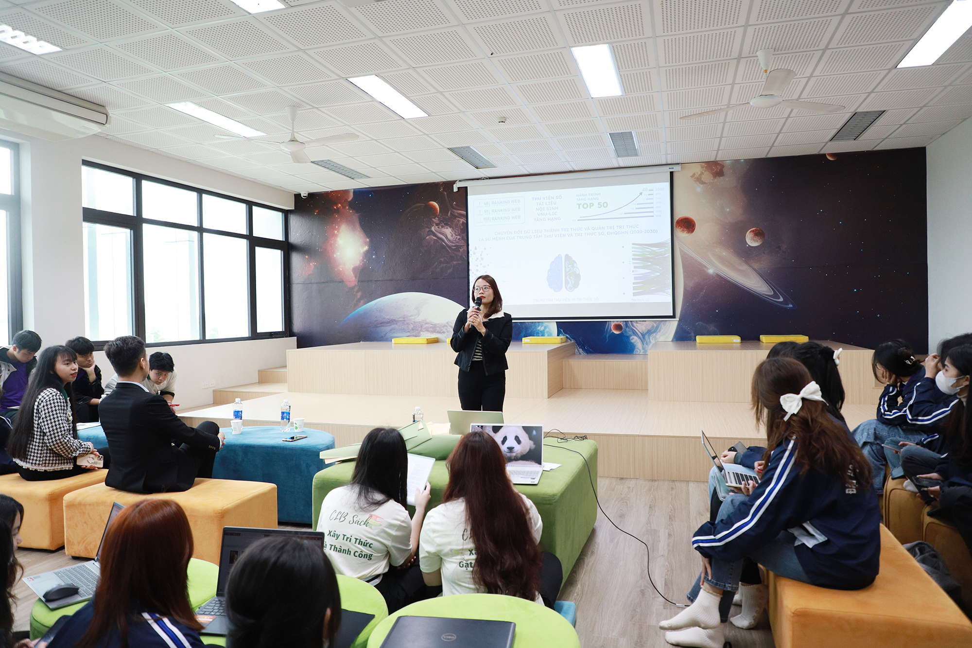 Trường Đại học Giáo dục tổ chức chương trình Tập huấn sử dụng thư viện số VNU - LIC