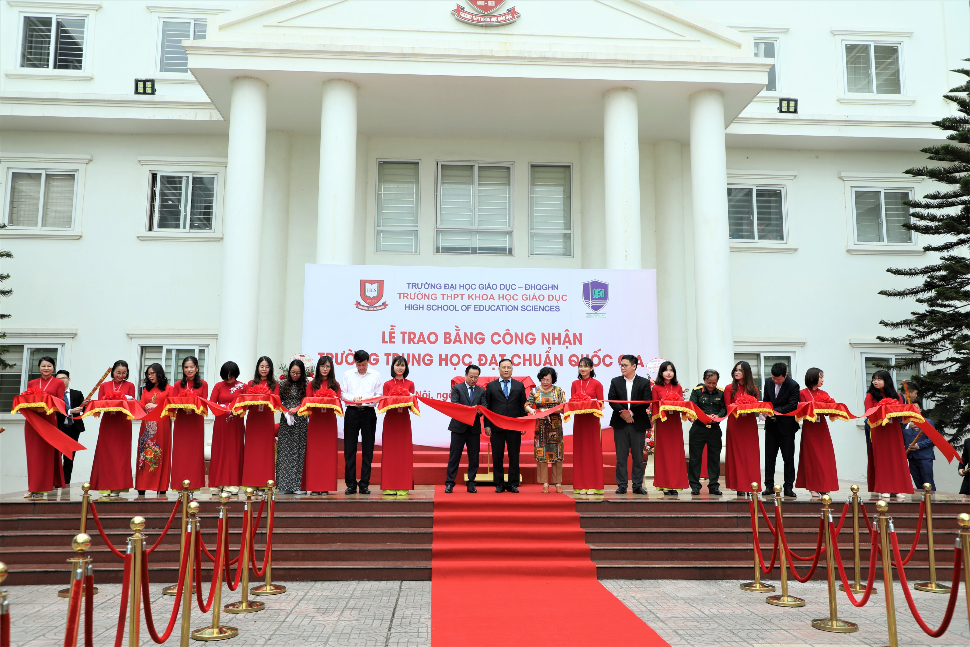 Trường THPT Khoa học Giáo dục nhận Bằng đạt chuẩn Quốc gia